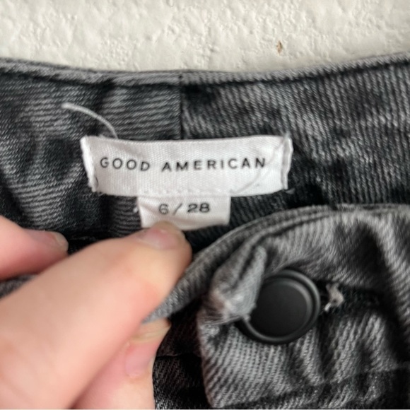 Good American 90s high rise loose fit jeans in a gray color size 6/28 - Picture 6 of 9